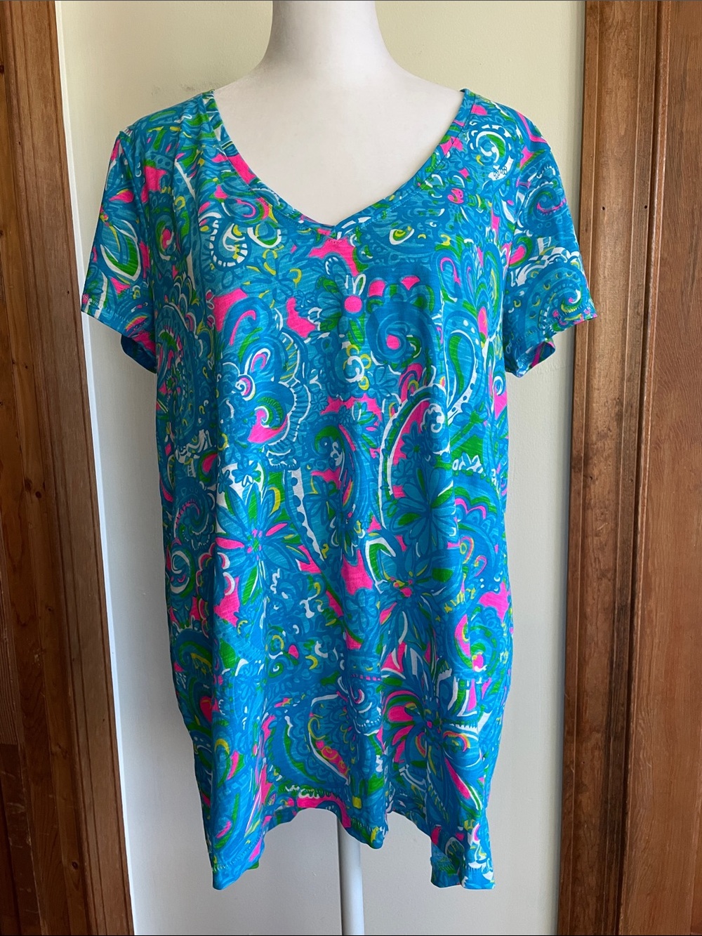 LILLY PULITZER Etta V-Neck Top in Cosmic Kismet Blue Paisley Size L